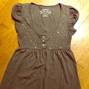 Brown shirt. Cap sleeves T-shirt material